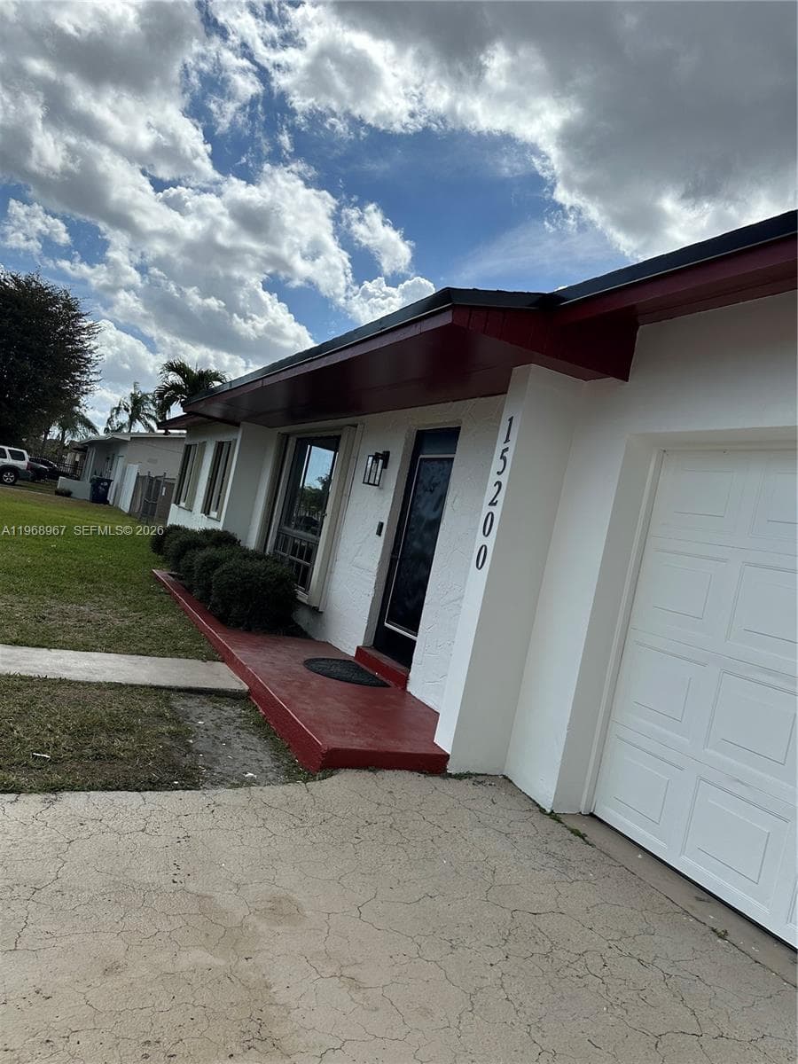 15200 SW 109 ave, Miami FL 33157 — 2