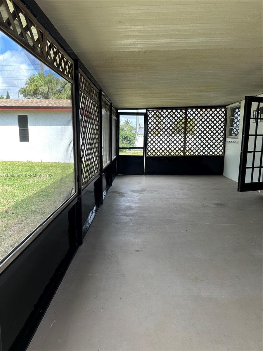 15200 SW 109 ave, Miami FL 33157 — 16