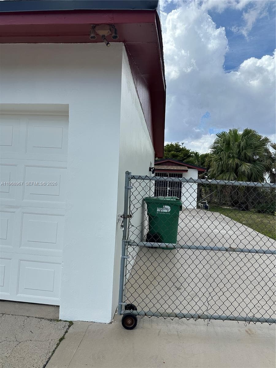 15200 SW 109 ave, Miami FL 33157 — 3