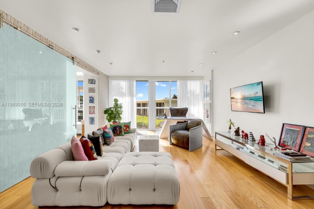 10275 Collins Ave # 102, Bal Harbour FL 33154 — 2