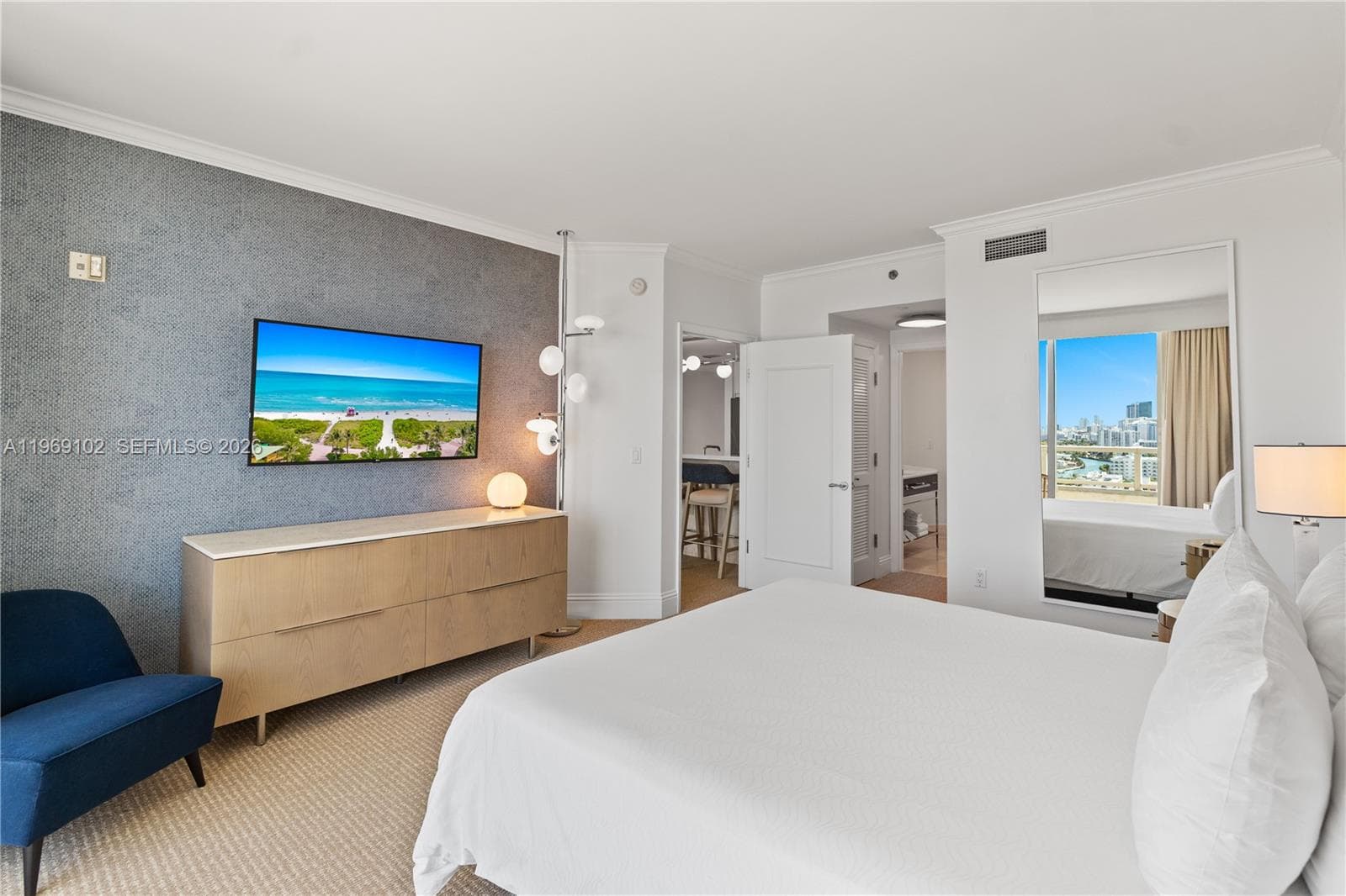 4401 Collins Ave # 1706, Miami Beach FL 33140 — 30