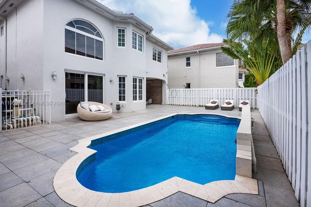 Golden Gate Estates & Mar, Sunny Isles Beach, FL — 33