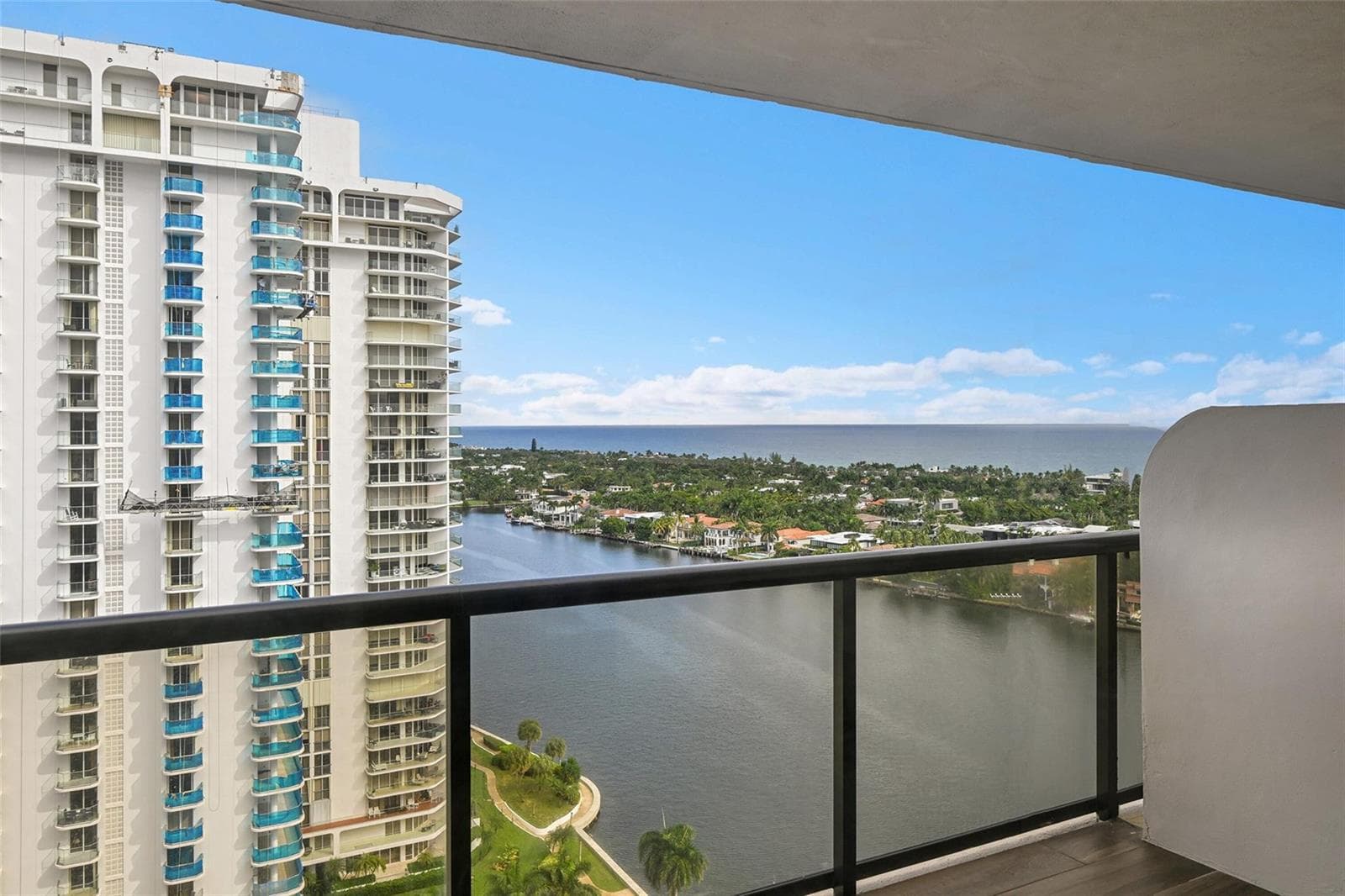 19667 Turnberry Way, Miami FL 33180 — 20