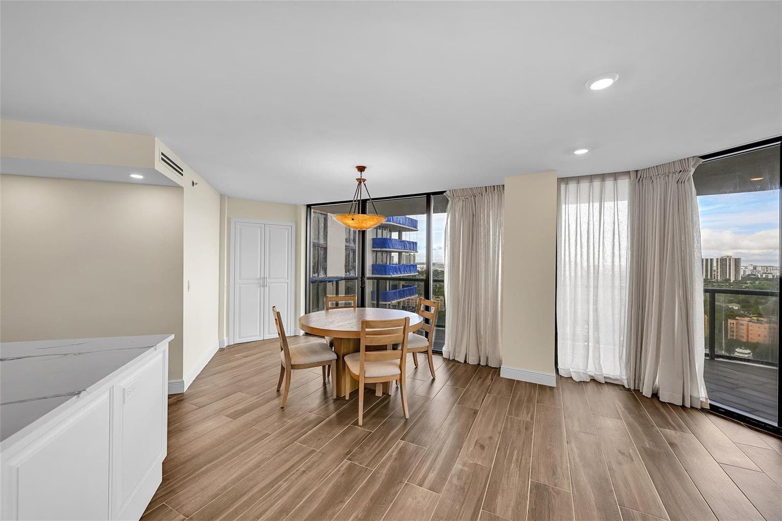 19667 Turnberry Way, Miami FL 33180 — 14