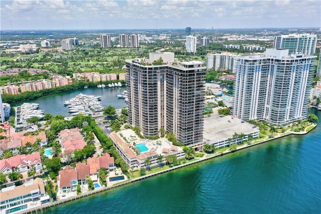 19667 Turnberry Way, Miami FL 33180 — 35