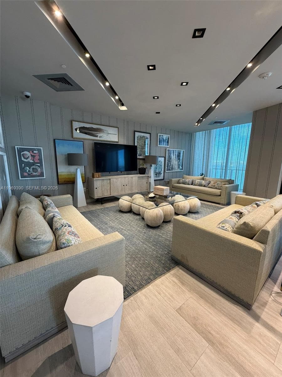 2900 NE 7th Ave # 1205, Miami FL 33137 — 89