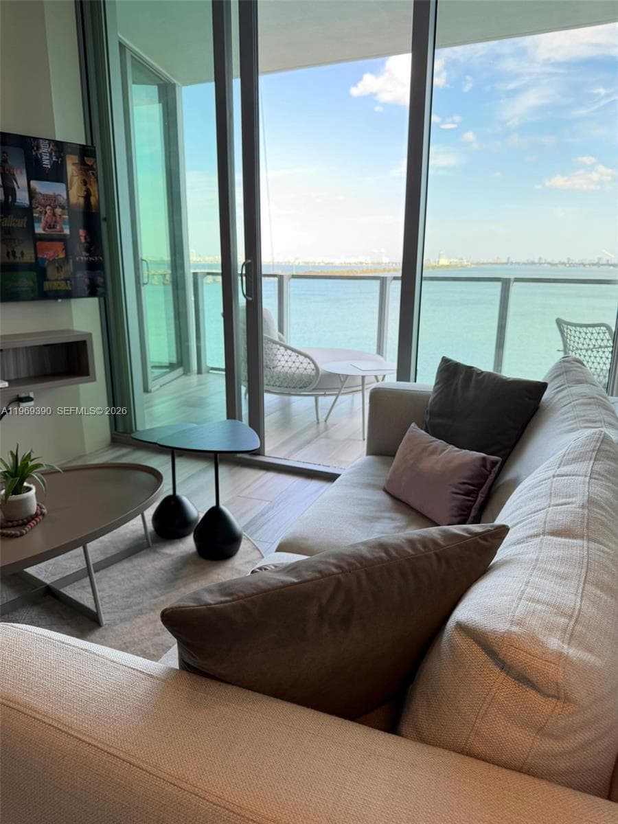 2900 NE 7th Ave # 1205, Miami FL 33137 — 60