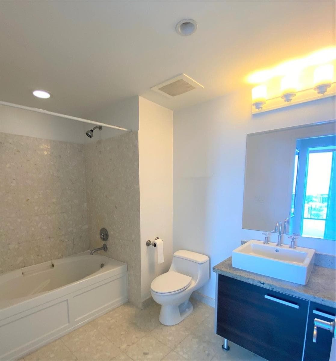 185 SW 7th Street # 3708, Miami FL 33130 — 17