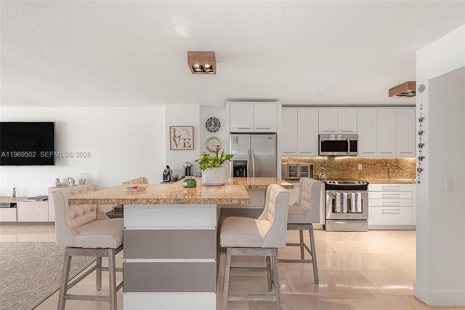 6423 Collins Ave # 309, Miami Beach FL 33141 — 15