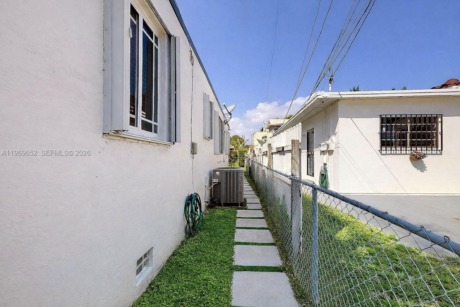 1611 SW 21st St, Miami FL 33145 — 57