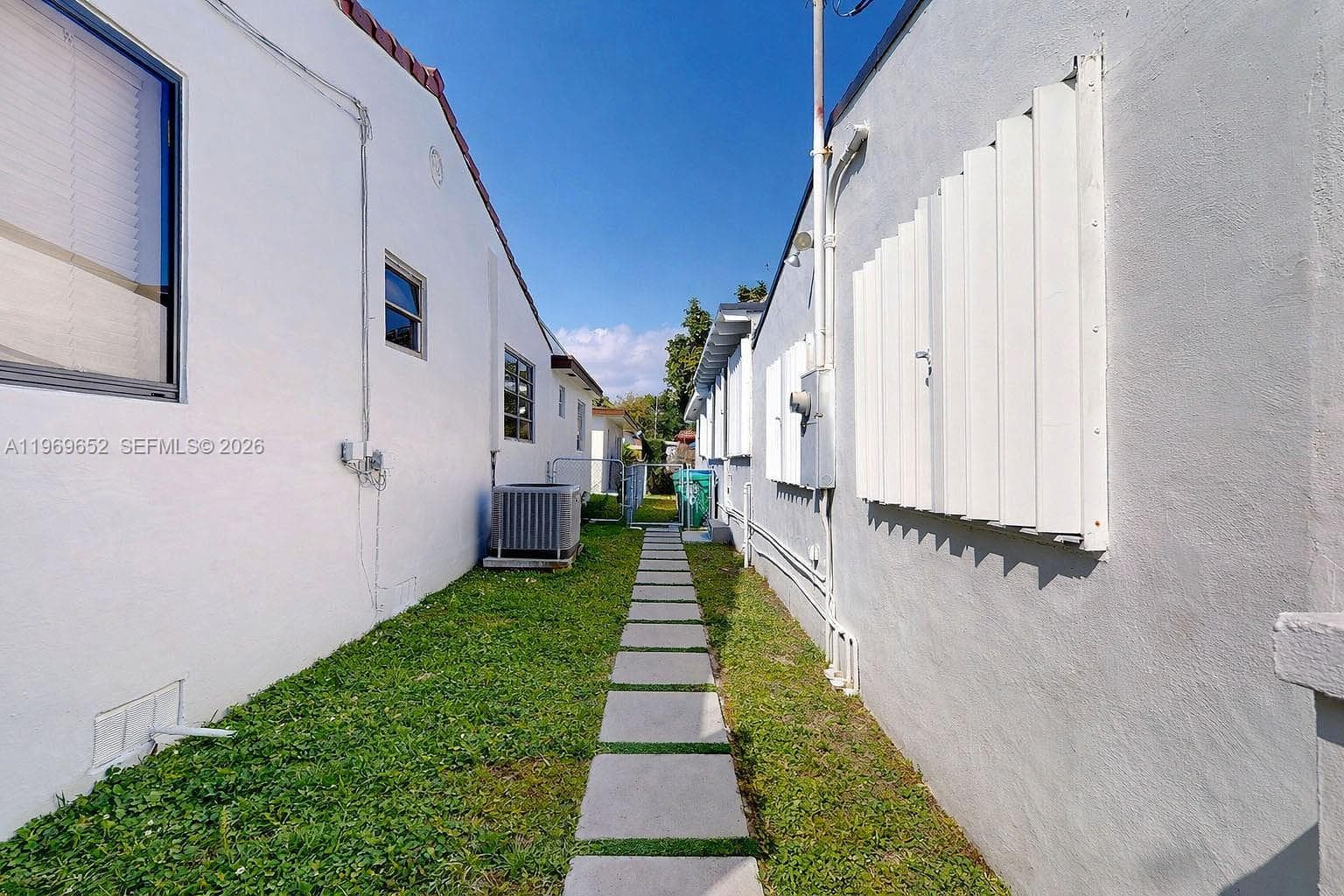 1611 SW 21st St, Miami FL 33145 — 58