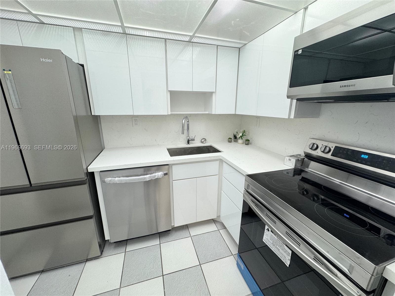 2899 Collins Ave # 740, Miami Beach FL 33140 — 2
