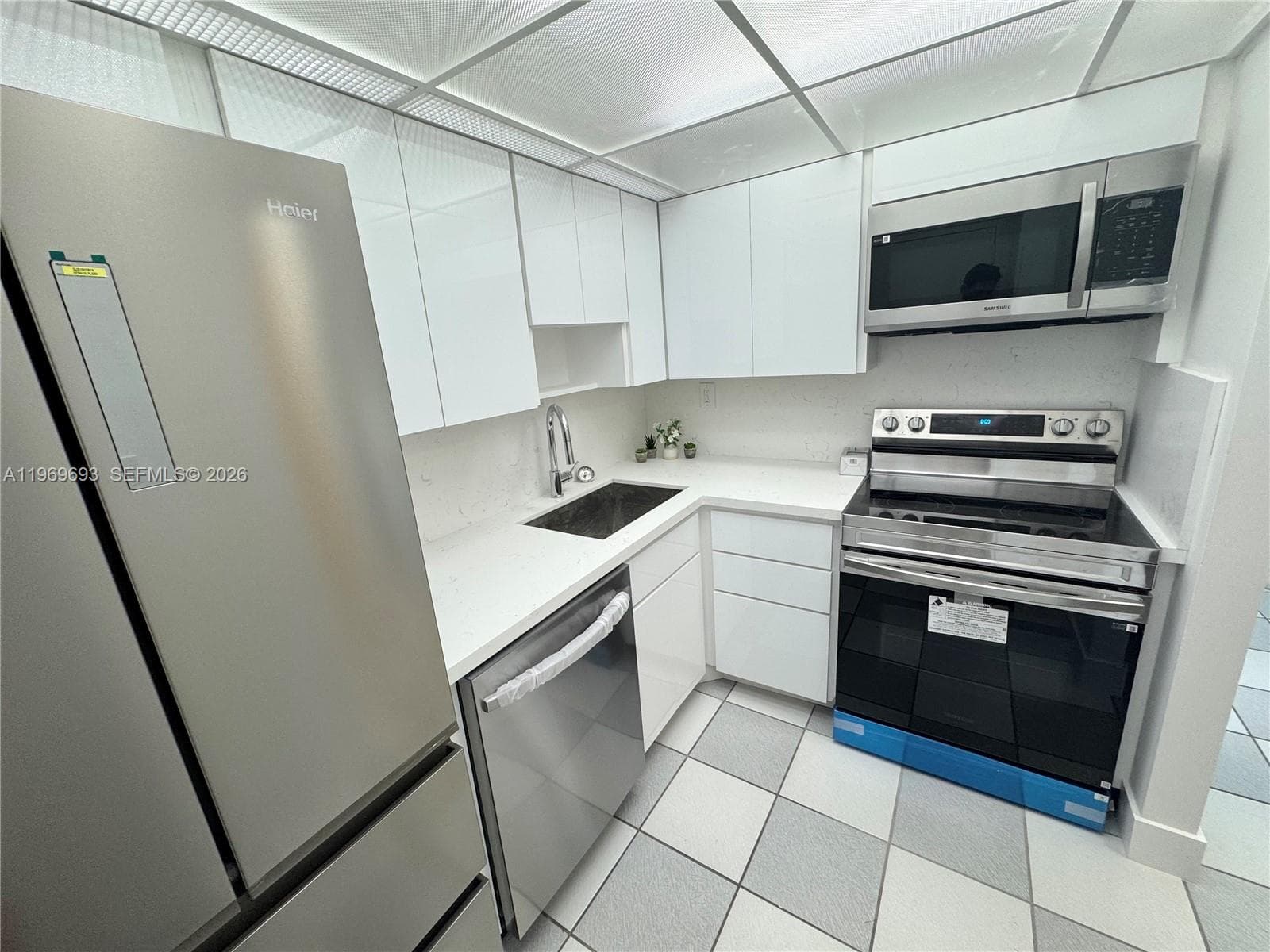 2899 Collins Ave # 740, Miami Beach FL 33140 — 3
