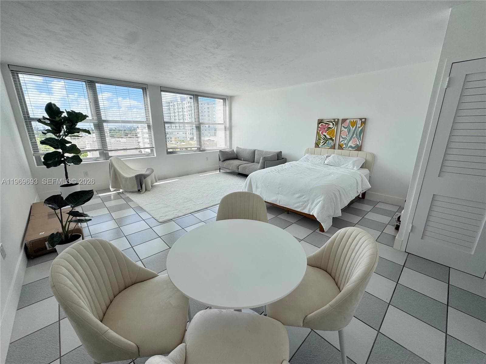 2899 Collins Ave # 740, Miami Beach FL 33140 — 1