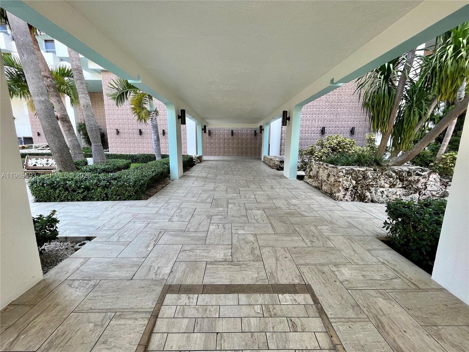2899 Collins Ave # 740, Miami Beach FL 33140 — 18