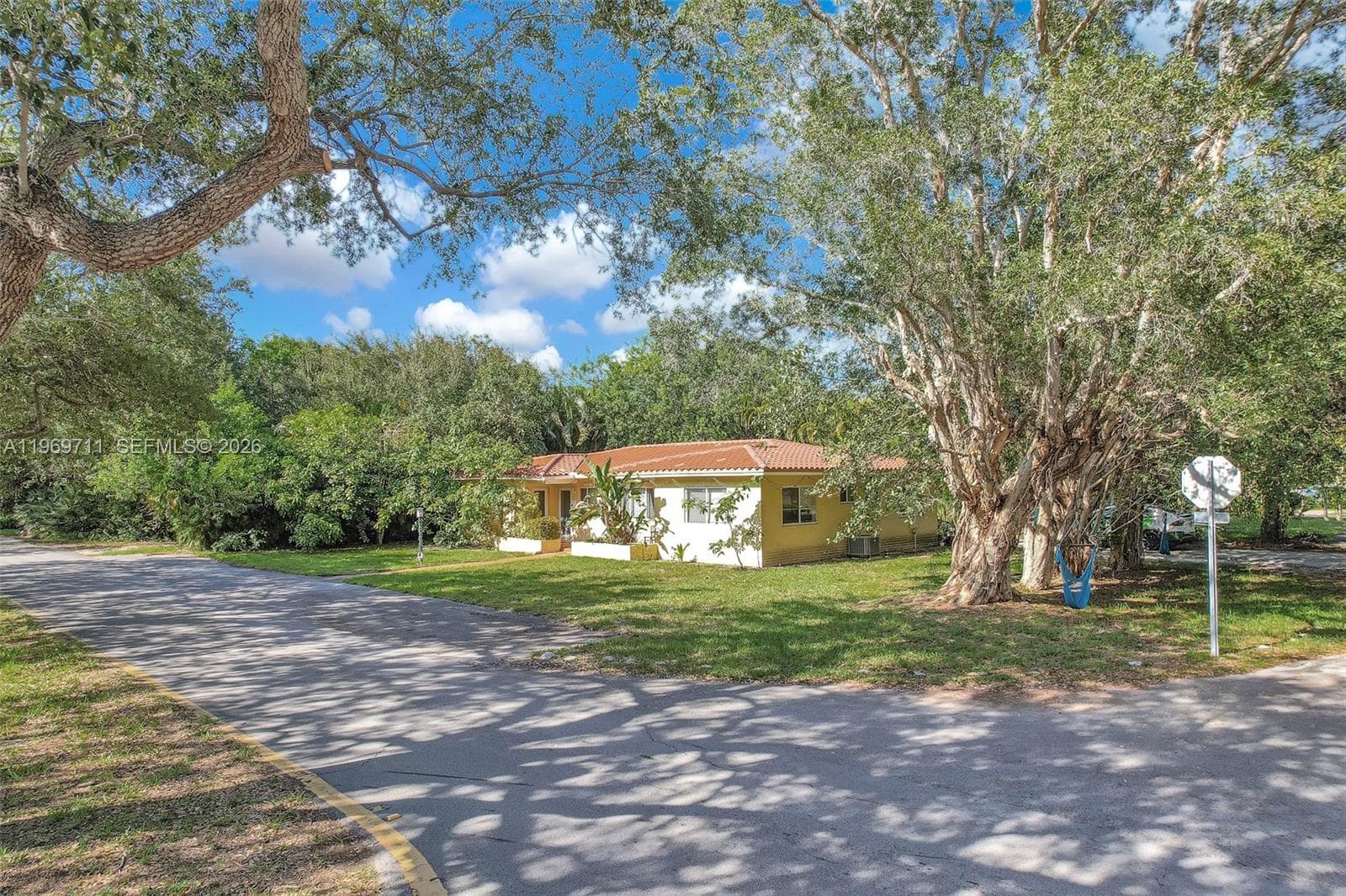 11919 NE 8th av, Biscayne Park FL 33161 — 1
