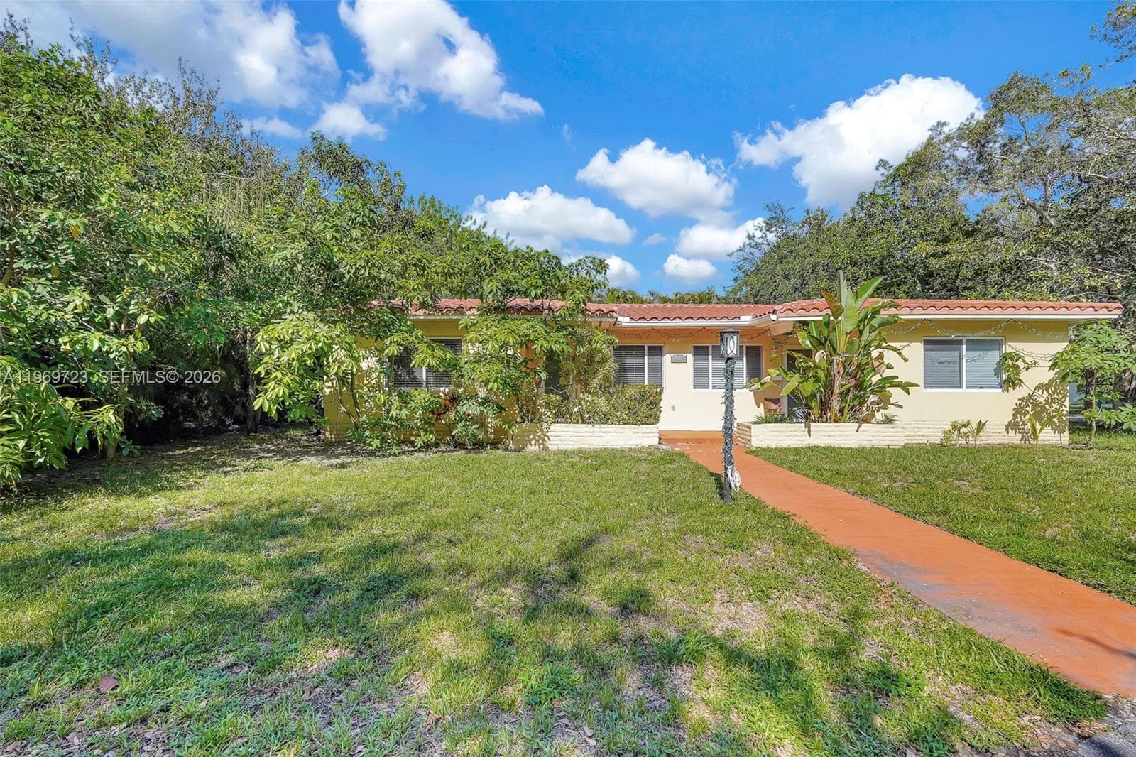 11919 NE 8th Ave, Biscayne Park FL 33161 — 35