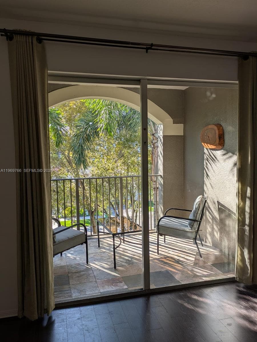 6831 SW 44th St # 302, Miami FL 33155 — 6