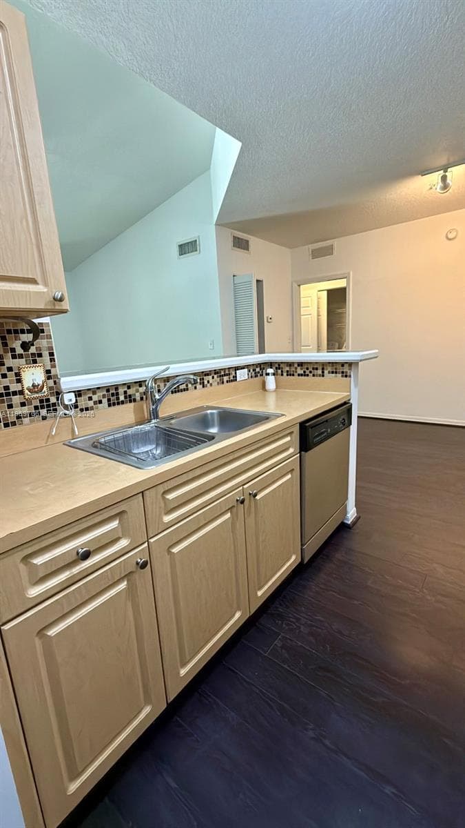6831 SW 44th St # 302, Miami FL 33155 — 8
