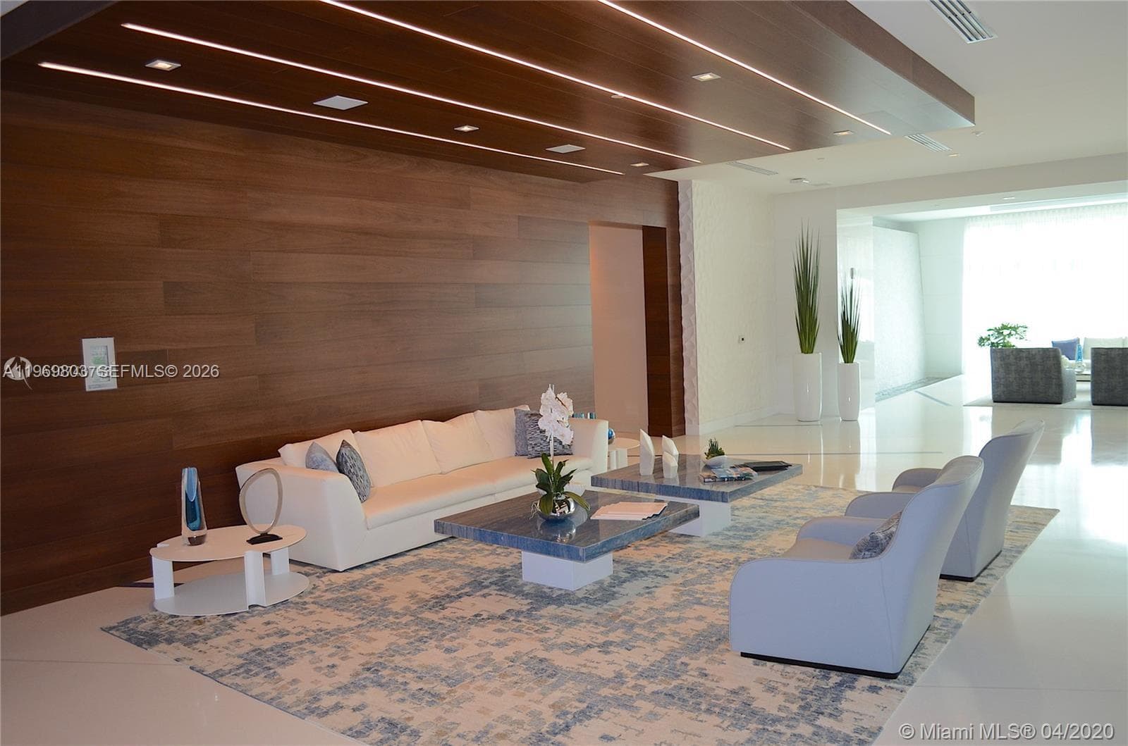 300 Sunny Isles Blvd # 2405, Sunny Isles Beach FL 33160 — 33