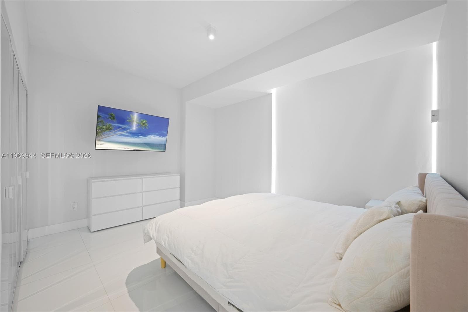 400 Sunny Isles Blvd # 2004, Sunny Isles Beach FL 33160 — 23
