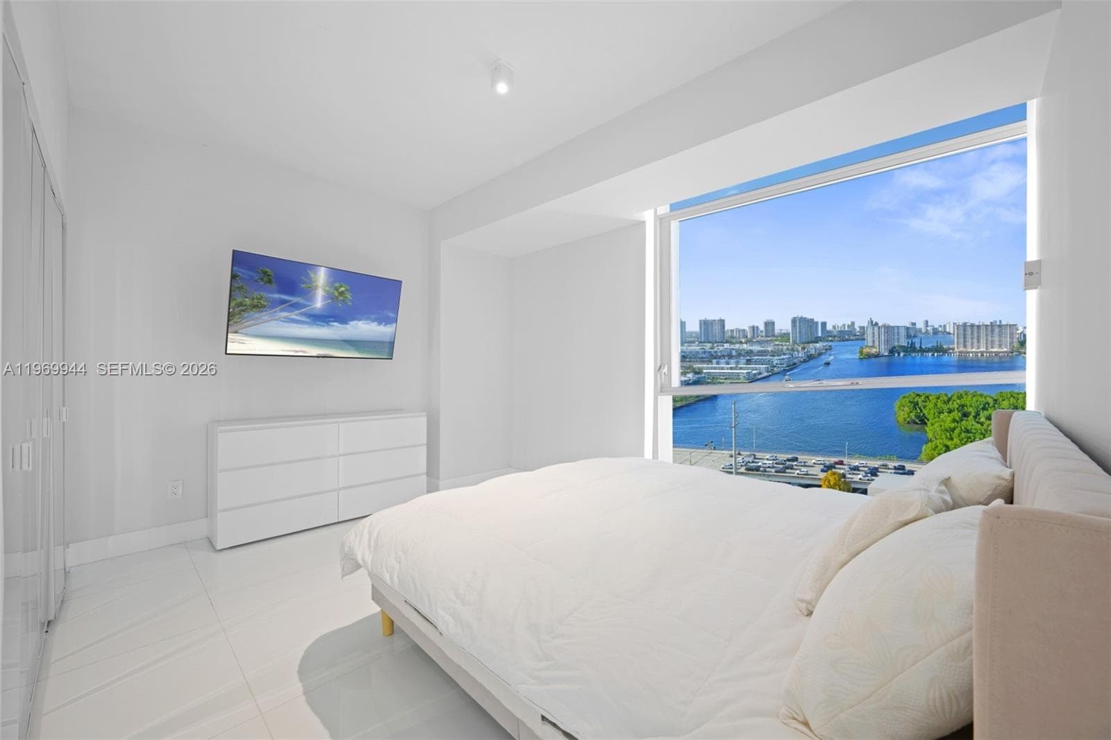 400 Sunny Isles Blvd # 2004, Sunny Isles Beach FL 33160 — 24