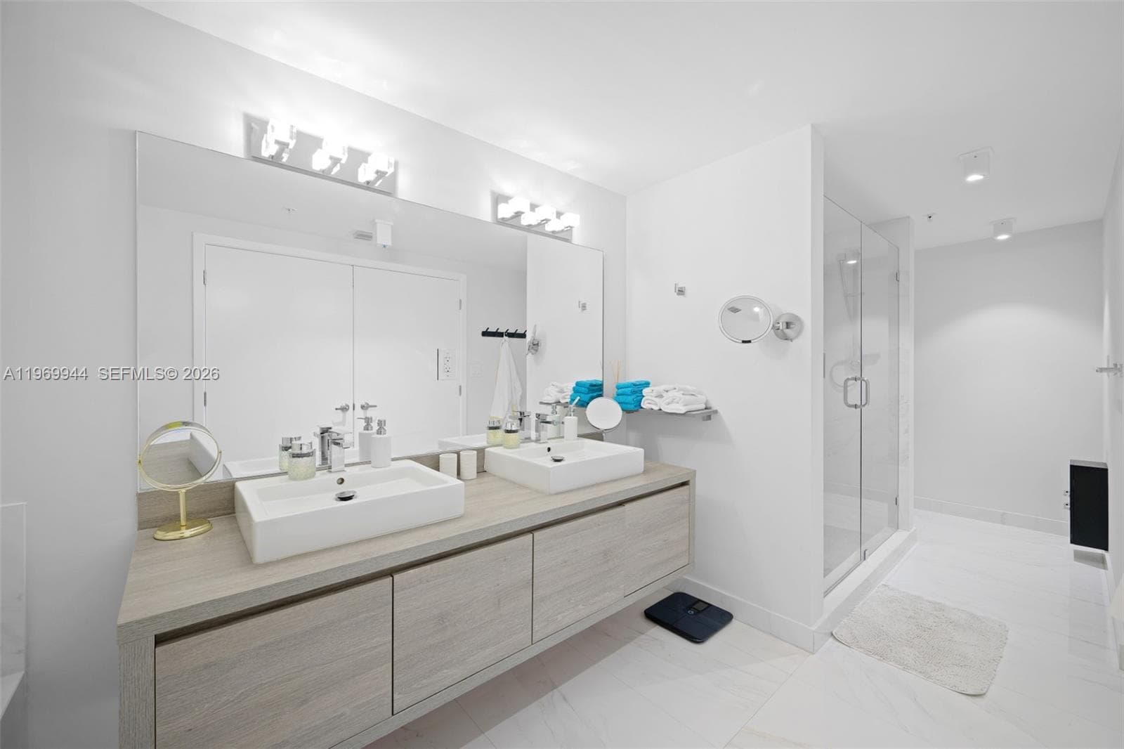 400 Sunny Isles Blvd # 2004, Sunny Isles Beach FL 33160 — 19