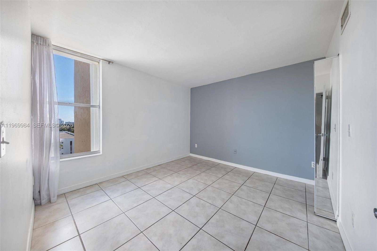 2350 NE 135th St # 811, North Miami FL 33181 — 22