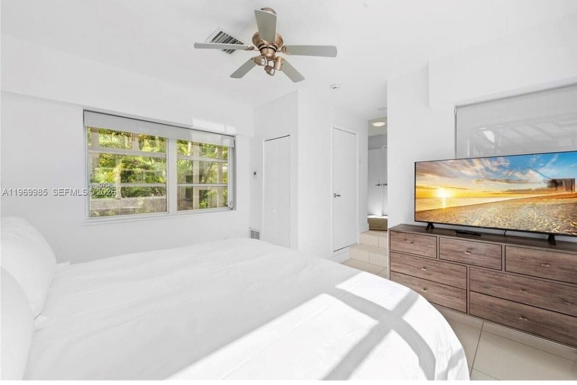 1025 Belle Meade Island Dr, Miami FL 33138 — 17