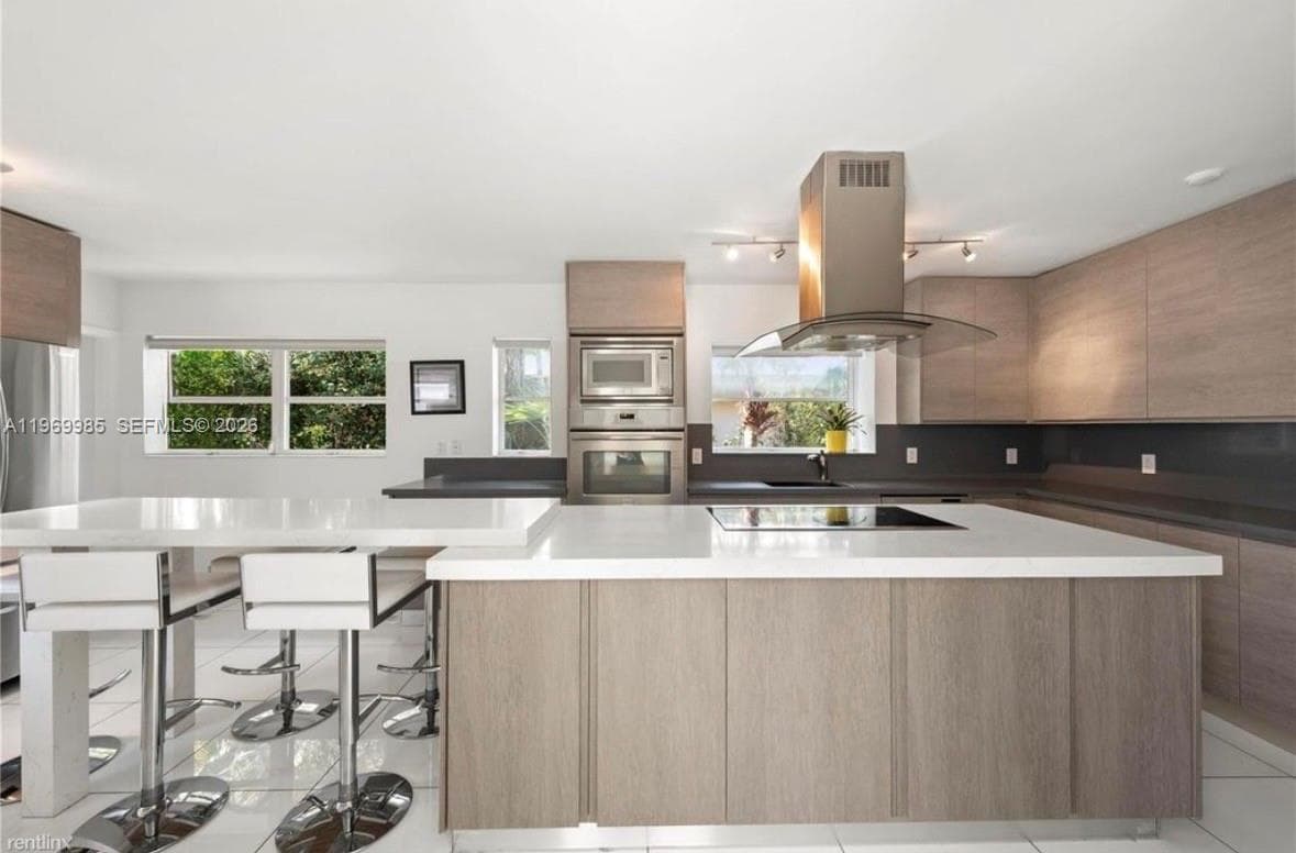 1025 Belle Meade Island Dr, Miami FL 33138 — 12