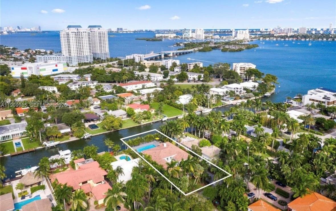 1025 Belle Meade Island Dr, Miami FL 33138 — 30