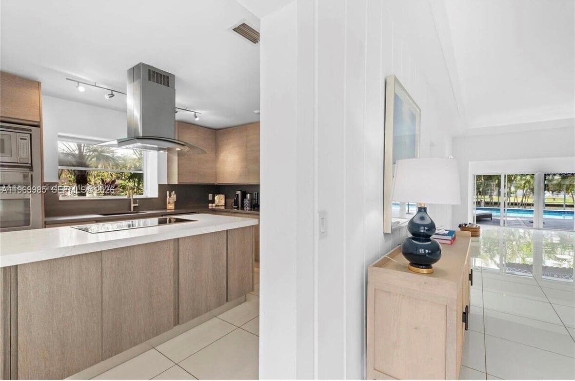 1025 Belle Meade Island Dr, Miami FL 33138 — 11