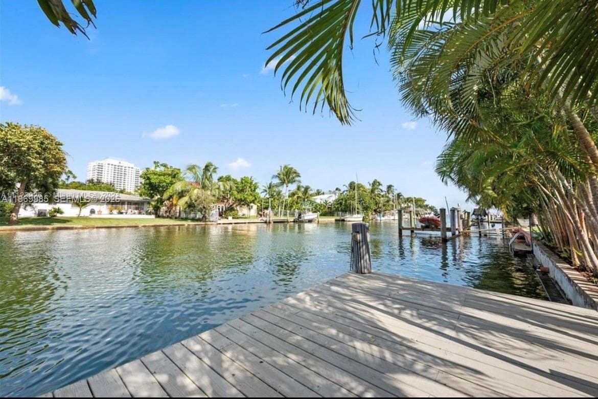 1025 Belle Meade Island Dr, Miami FL 33138 — 29
