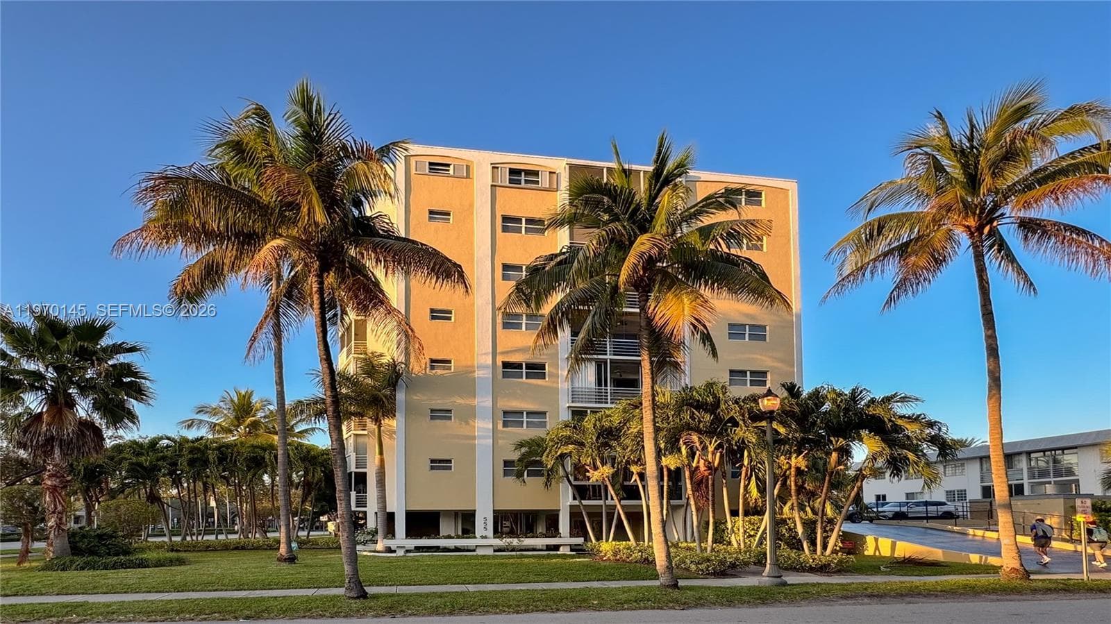 555 Crandon Blvd # 82, Key Biscayne FL 33149 — 2