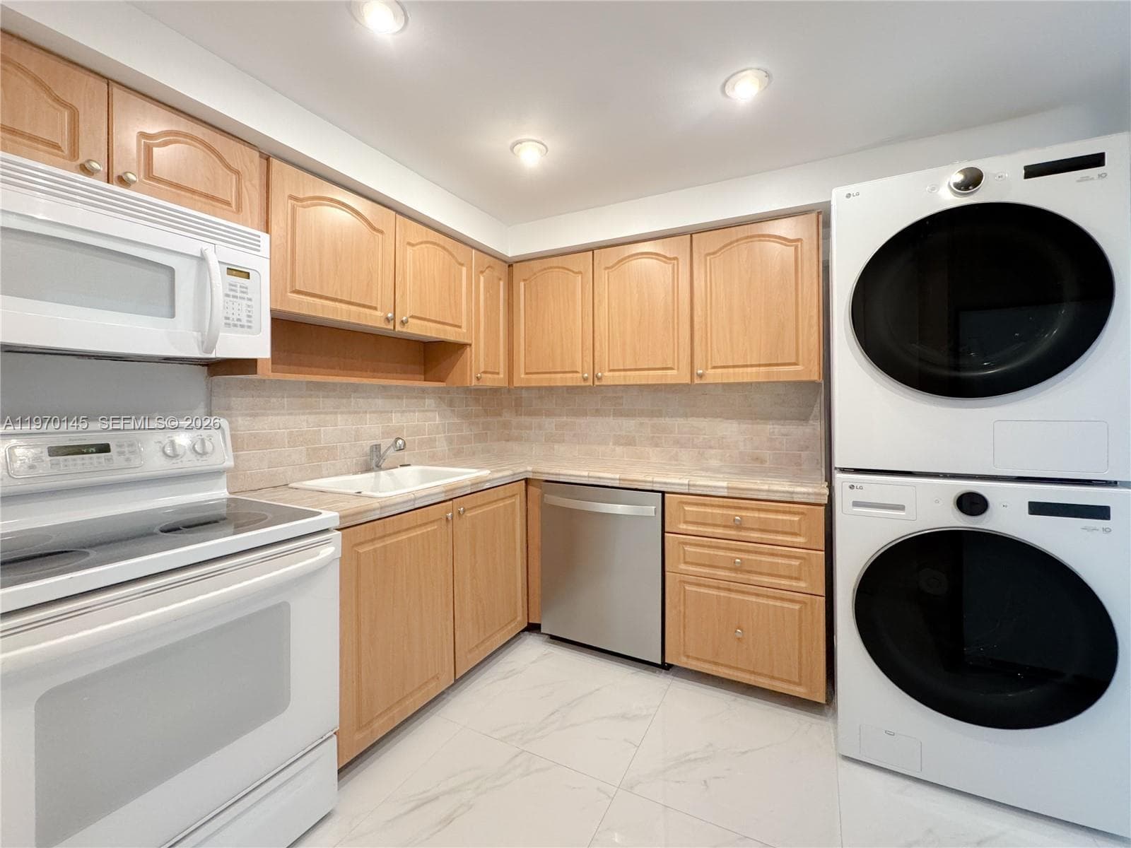 555 Crandon Blvd # 82, Key Biscayne FL 33149 — 12
