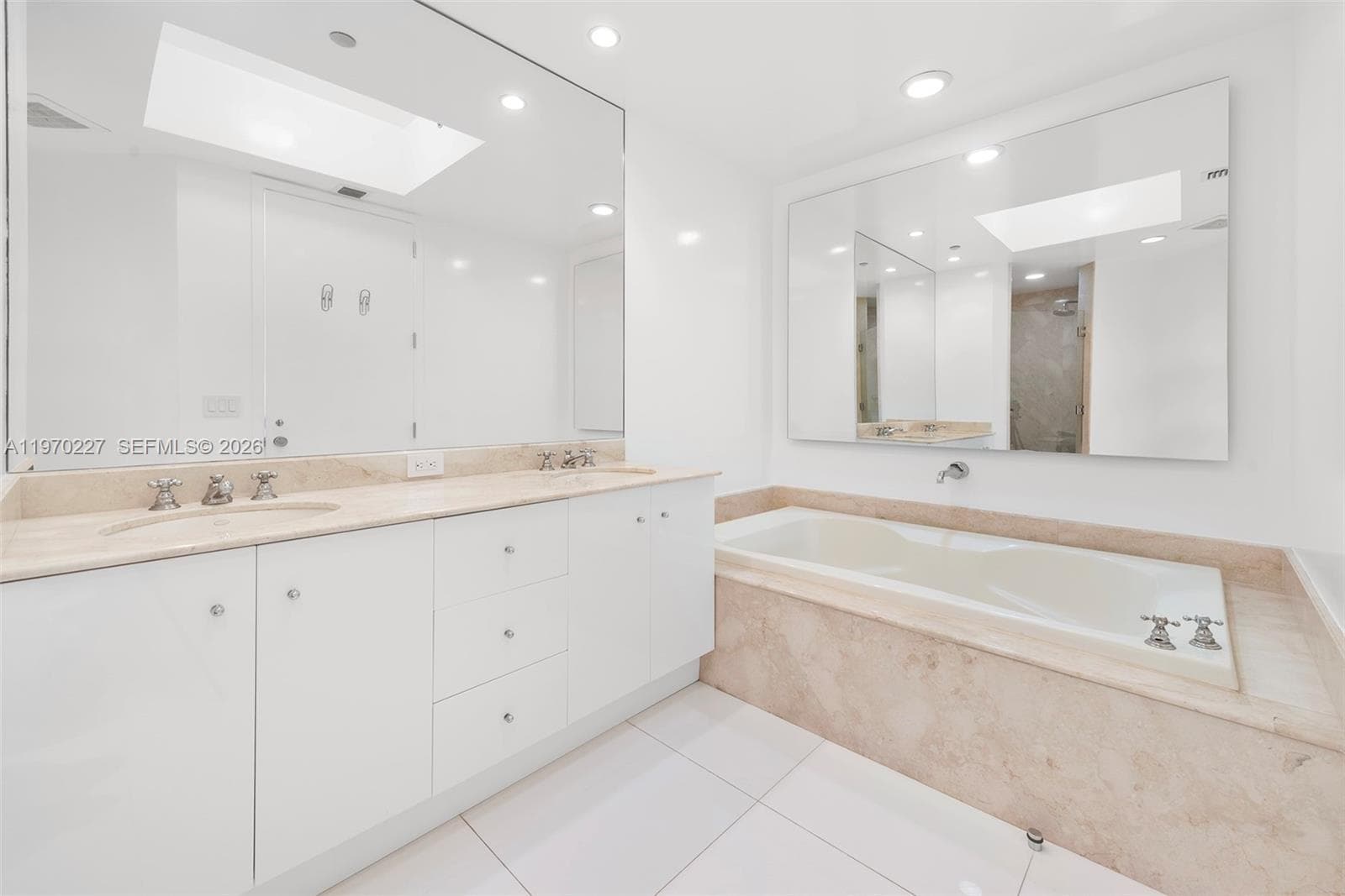 100 S Pointe Dr # 2101, Miami Beach FL 33139 — 38