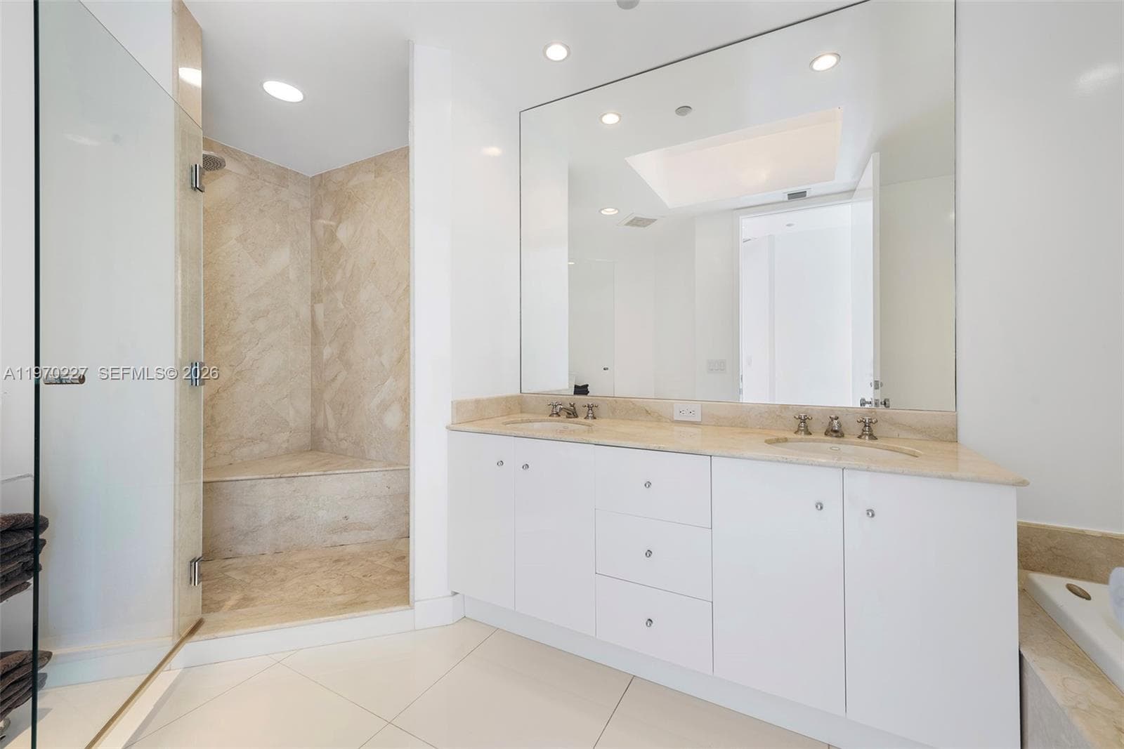 100 S Pointe Dr # 2101, Miami Beach FL 33139 — 37