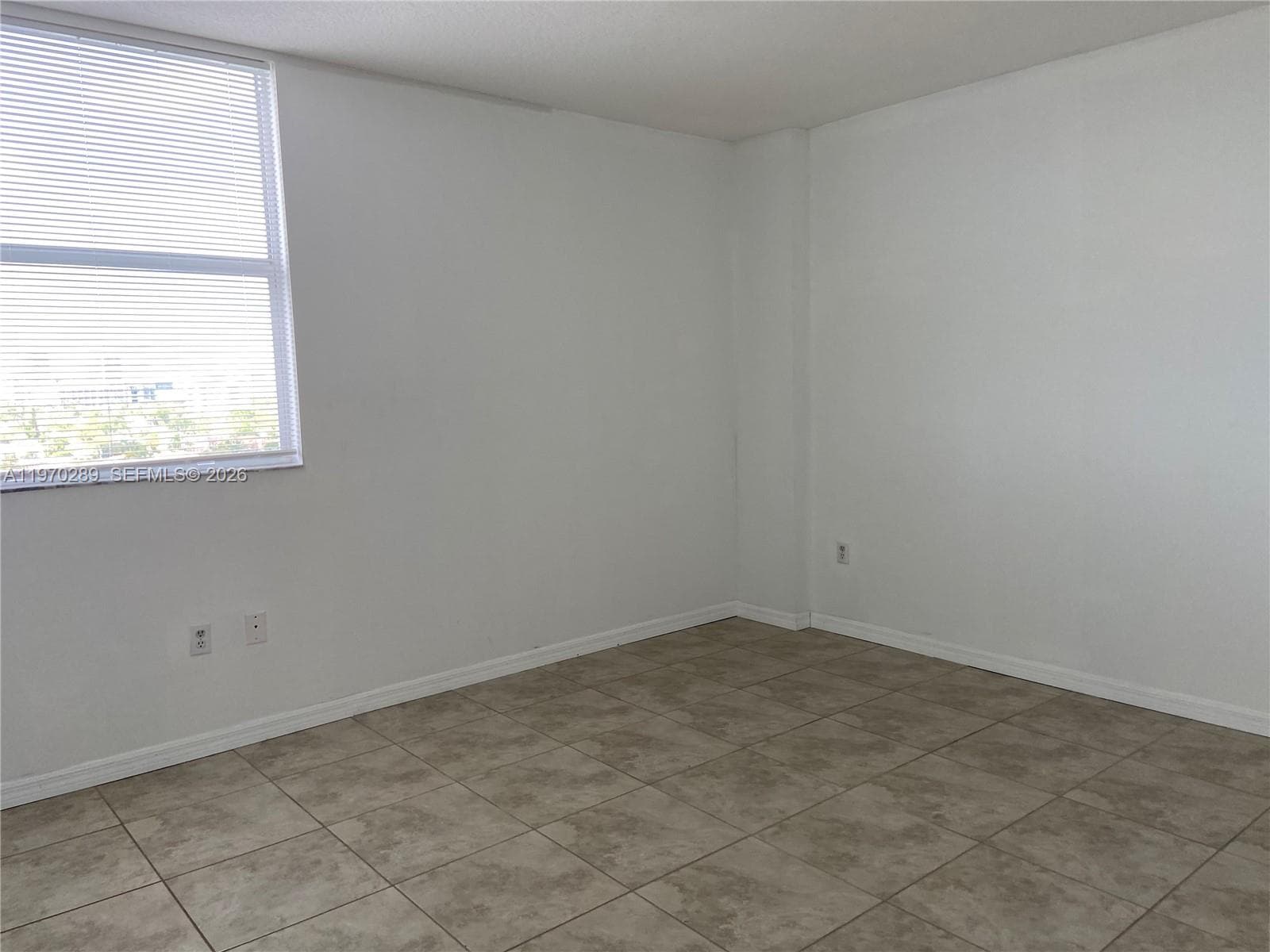 1 Glen Royal Pkwy # 1112, Miami FL 33125 — 6