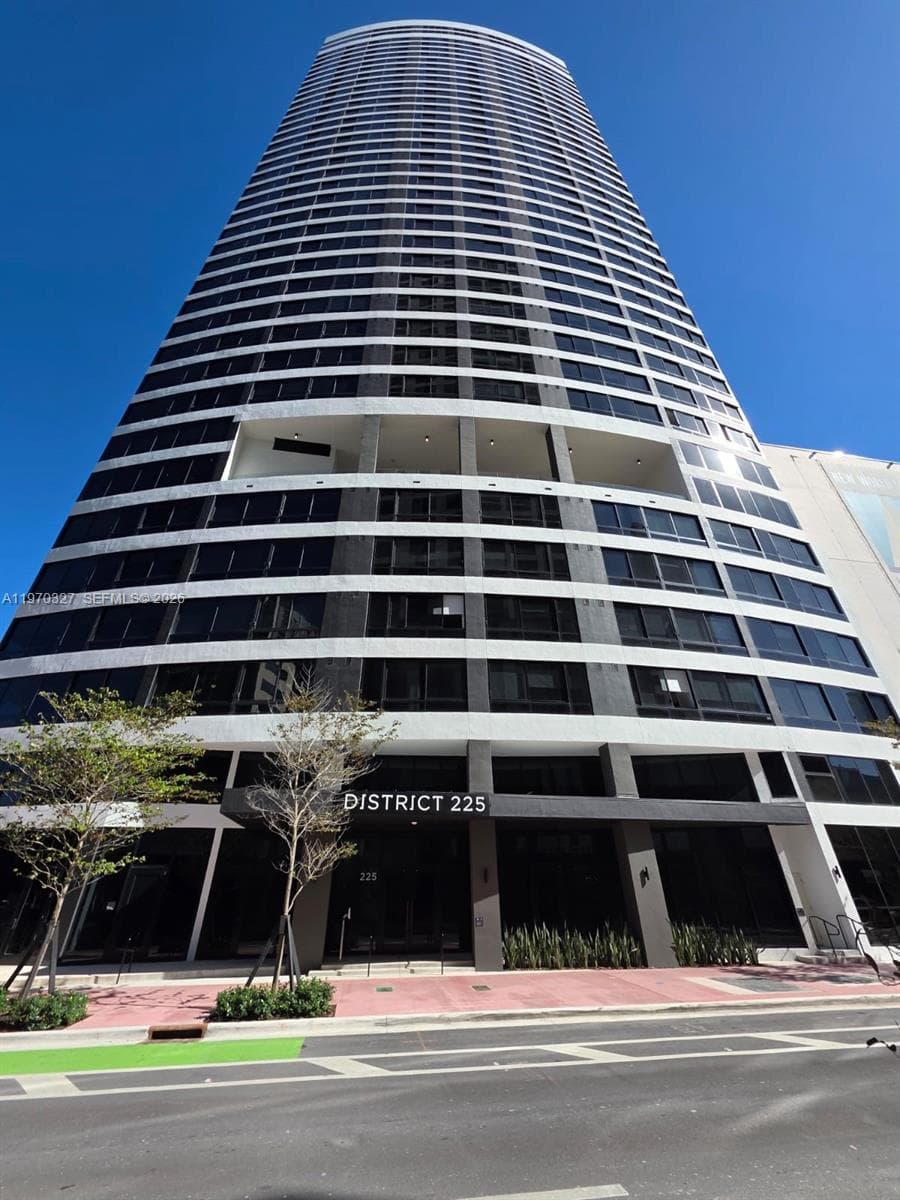 225 N Miami Ave # 804, Miami FL 33128 — 61