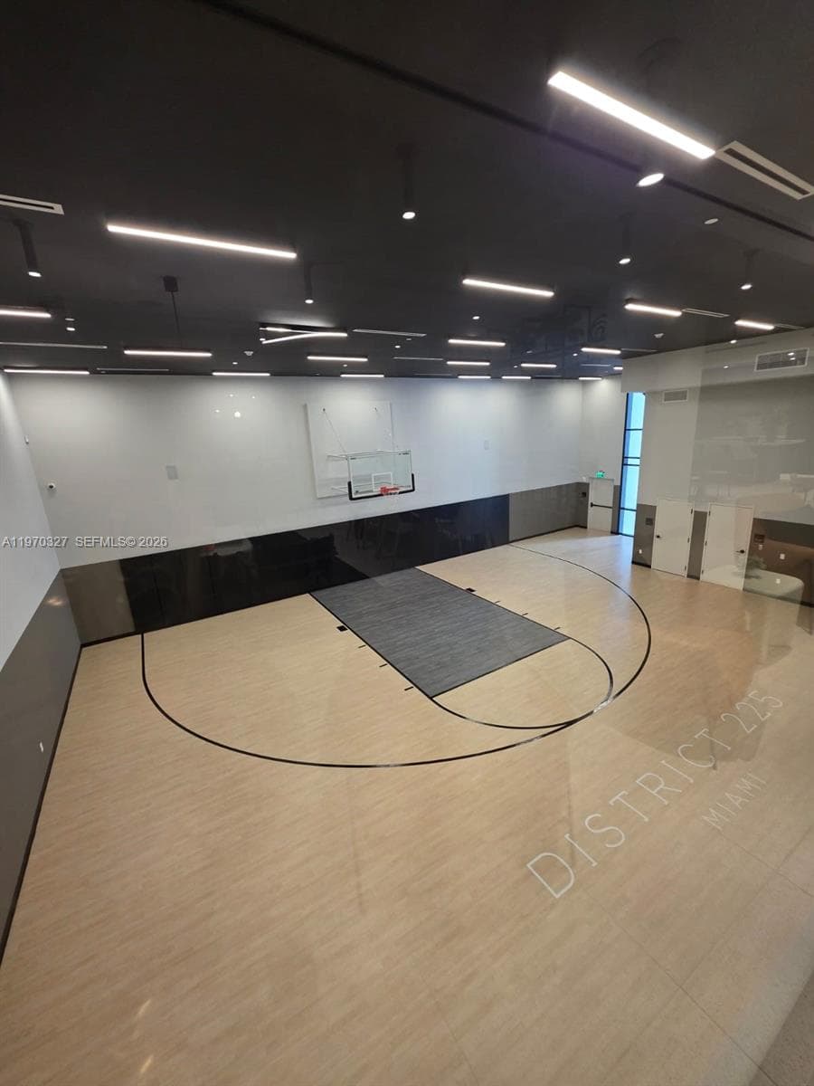 225 N Miami Ave # 804, Miami FL 33128 — 50