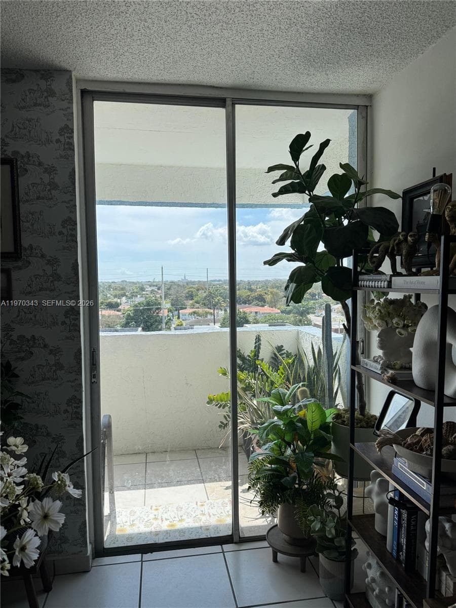 5050 NW 7th St # 604, Miami FL 33126 — 2