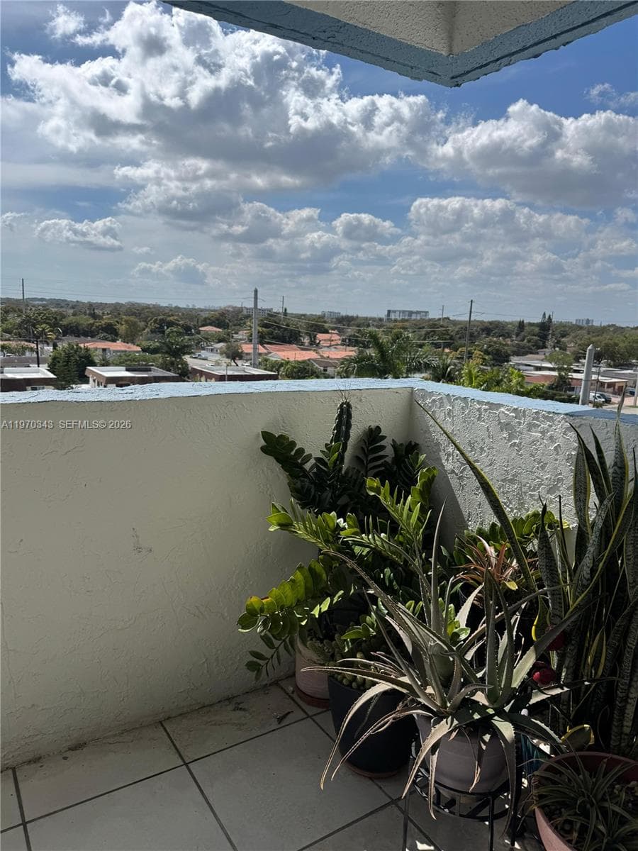 5050 NW 7th St # 604, Miami FL 33126 — 34