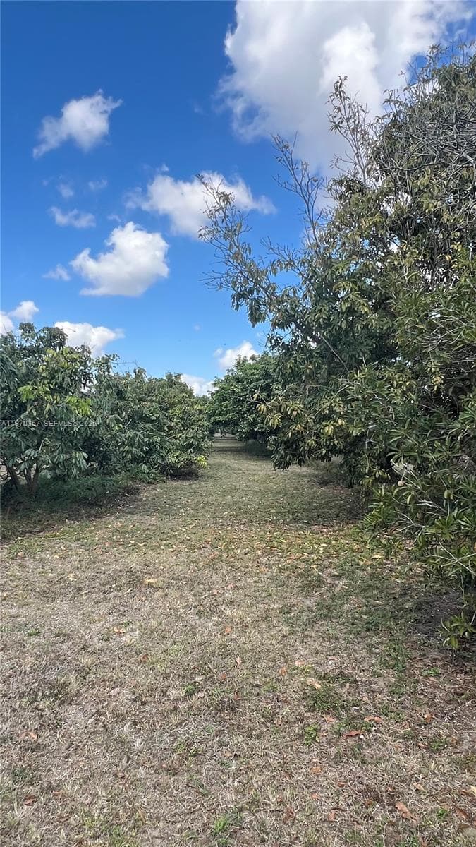 SW, Miami FL 33187 — 13