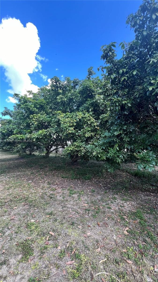 SW, Miami FL 33187 — 16