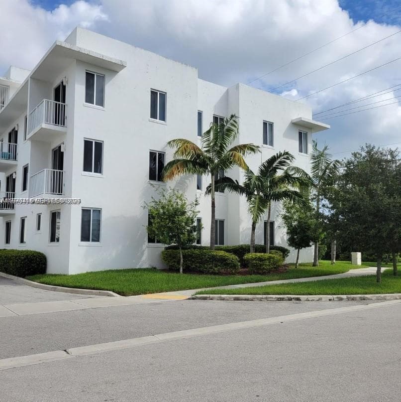 2651 NE 212th Ter # 105, Miami FL 33180 — 3