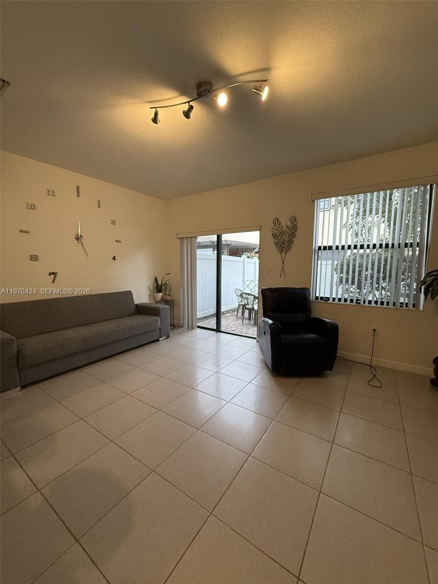 9386 W 33rd Ln, Hialeah FL 33018 — 6