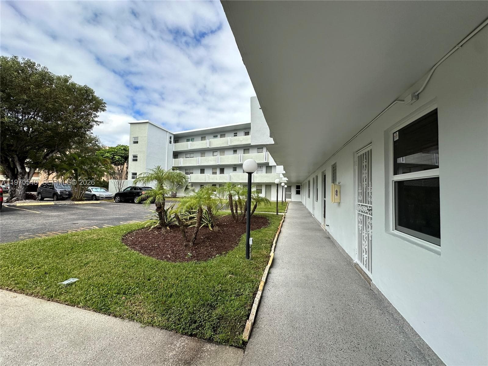 1351 NE 191st St # E107, Miami FL 33179 — 2