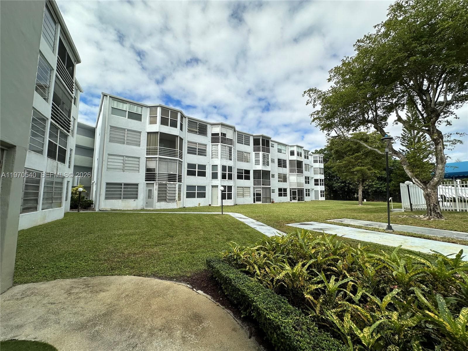 1351 NE 191st St # E107, Miami FL 33179 — 3