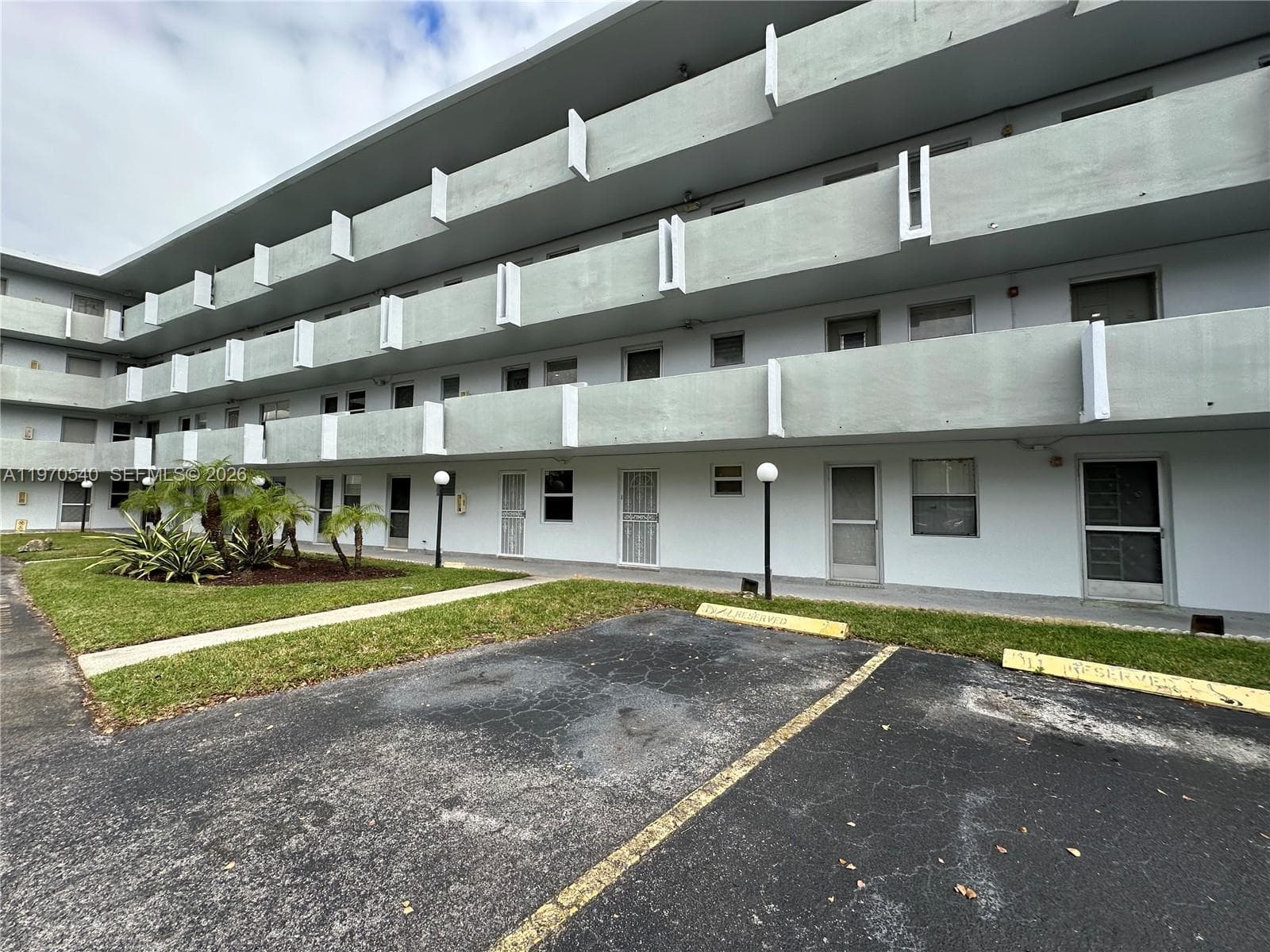 1351 NE 191st St # E107, Miami FL 33179 — 1