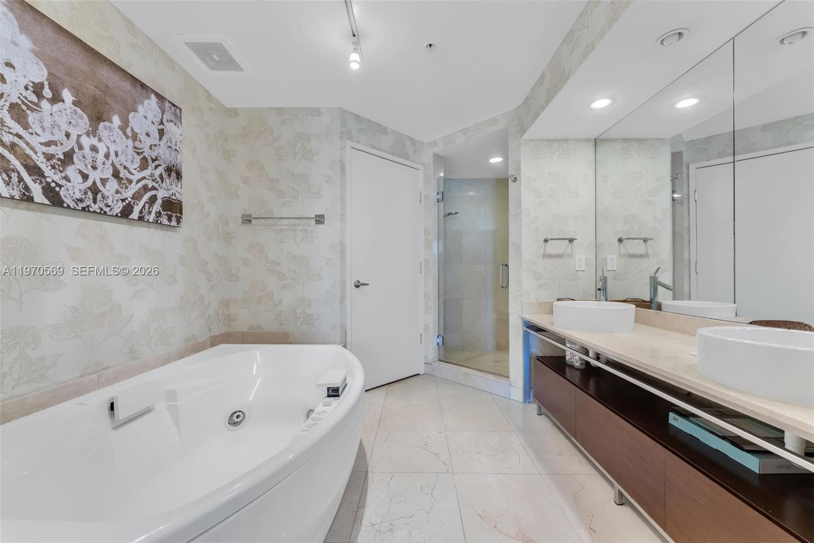 16275 Collins Ave # 1604, Sunny Isles Beach FL 33160 — 17